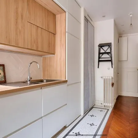 Apartament Haussmanien A Monceau *