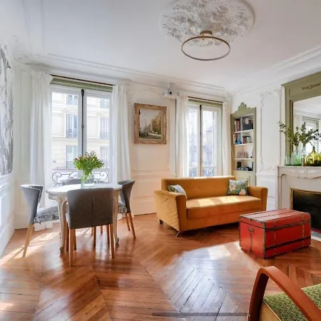 Haussmanien A Monceau Apartament